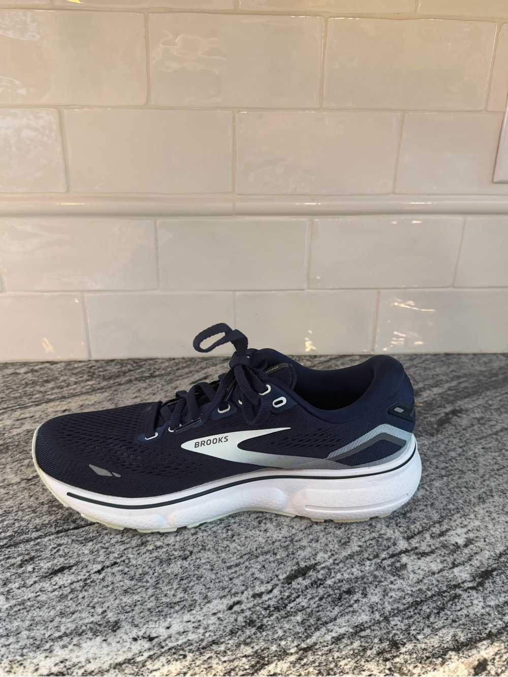 Women’s Brooks Ghost 15 Size 7.5 - Picture 8 of 10